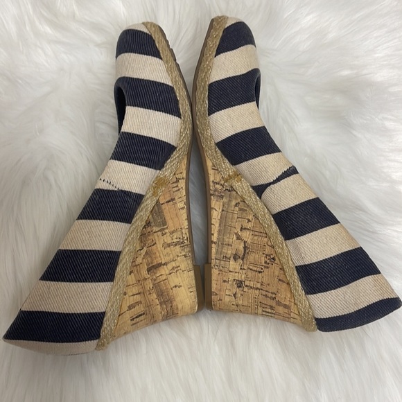EUC- LIFE STRIDE SOFT SYSTEM STRIPED CORK WEDGES SIZE 7 - Picture 5 of 9
